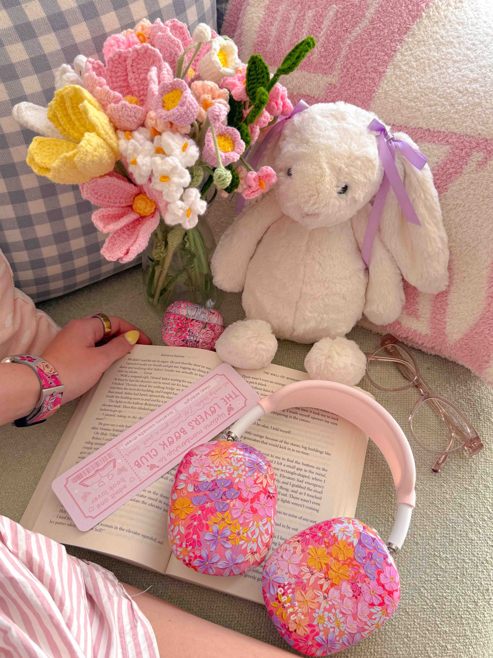 Poppy & Dasiy | Alex Mason Artist Collab AirPods Max Cover